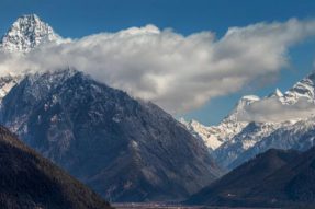 西藏不缺雪山秘境,巴松措景区有美丽的意外