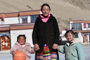 西藏6万余套安置房全部建成,26.6万群众自愿搬迁入住