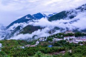 阿里地区札达县扎布让村从住“洞穴”到现代旅游新村的一条旅游富民之路