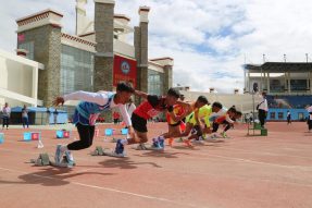 激扬青春 奋力拼搏——西藏山南市第十一届中学生运动会开幕小记