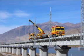 西藏第一条电气化铁路拉林线通车,标志着“复兴号”实现31个省区市的全覆盖