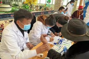 类乌齐县人民医院前往敬老院开展义诊及新冠疫苗接种工作