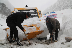 西藏洛扎县：风雪中的特殊救援！
