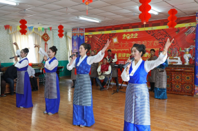 西藏洛扎县开展“喜迎二十大  文化进万家”演出慰问活动
