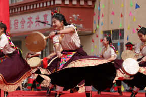 西藏昌都：热巴舞出幸福年