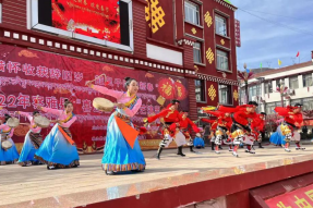 西藏察雅县举行“喜迎春节”  文艺演出活动