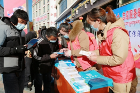 西藏山南市委宣传部开展文明志愿进市场宣传活动