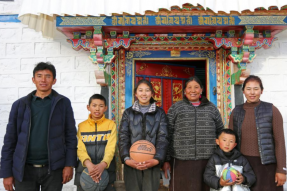 西藏“桃花第一村”的藏历新年