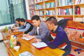 西藏萨迦县：线上“微讲堂”学习“不打烊”