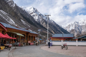 西藏波密县：冰川旅游带动村民致富