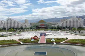 西藏拉萨：古城满生机 阔步向未来