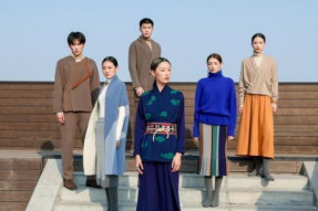 藏式针织系列亮相北京时装周 国际化设计演绎传统服饰之美